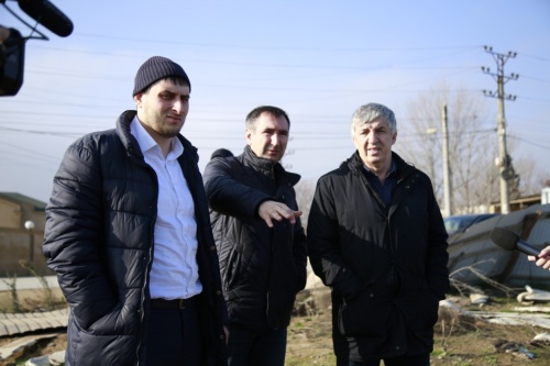 Хизри Абакаров осмотрел площадку, где предполагается строительство Дворца спорта