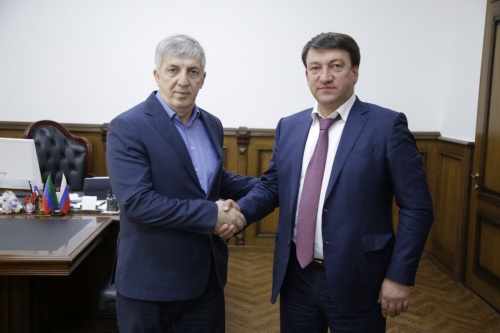 Хизри Абакаров встретился с предпринимателем, чтобы обсудить передачу земельного участка площадью 50 гектаров в собственность города